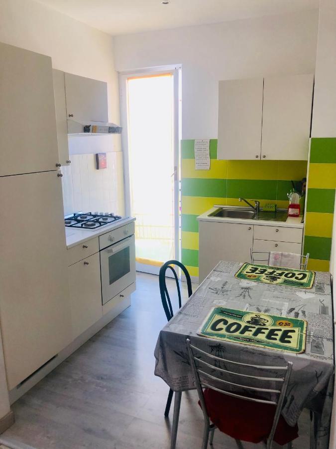 Peaceful Apartment 1 Minute Walk To The Beach Ventimiglia Buitenkant foto