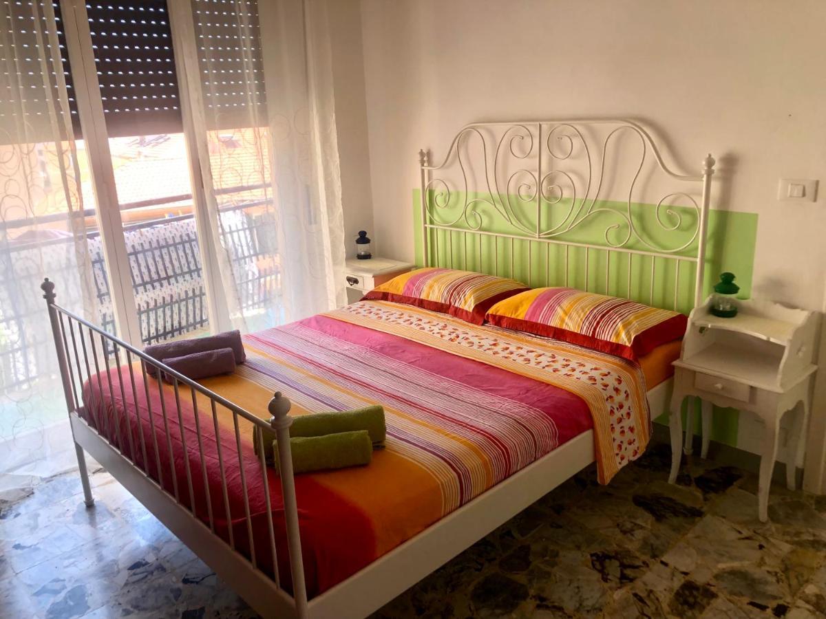 Peaceful Apartment 1 Minute Walk To The Beach Ventimiglia Buitenkant foto